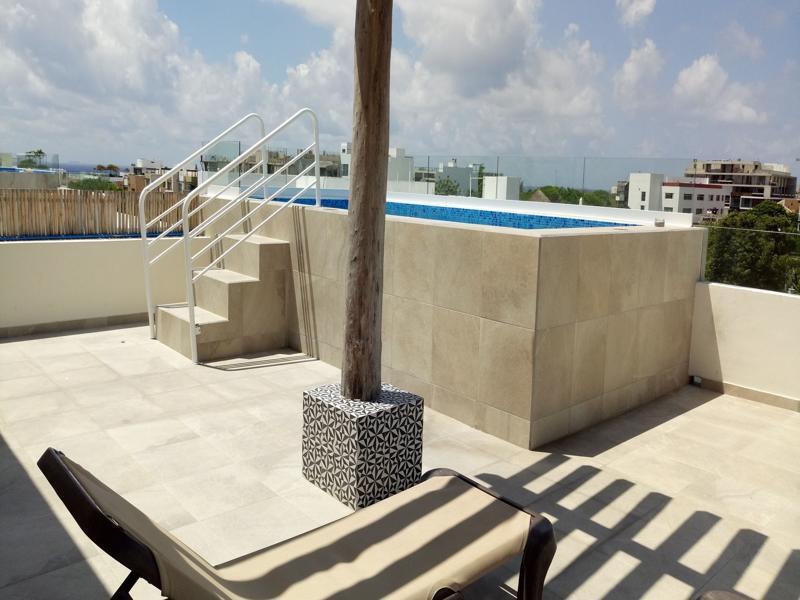 The Hybrid * Playa del Carmen